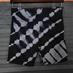 PINK Victoria's Secret Black and Gray Ribbed Shorts & Sports Bra